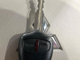 【キーレス】少し離れた場所からでもボタン一つでドアの開錠・施錠ができるのでとっても便利!ドアの鍵穴周りに傷をつけることもありません♪