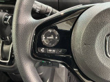 ステアリングにオーディオ操作スイッチが付いています。オーディオ画面に直接タッチしなくても操作が出来ますので、運転に集中できます。