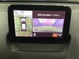 狭い場所での駐車やすれ違いなどでより的確な運転操作に役立つ360&deg;ビューモニターが装備されています。