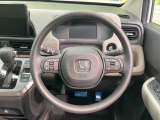 【ステアリングスイッチ】運転中、前方から目線をそらすことなく、オーディオ等の操作が可能な便利機能!安心&快適なドライブを演出してくれます♪