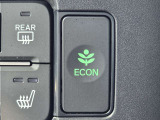 ワンタッチで省燃費走行をサポートするECONスイッチを装備。