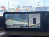 車を空から見たような映像が映る、アラウンドビューモニターで車両周辺の安全確認も一目でできます!小さなお子様や障害物も確認できるので、運転のし易さだけではなく事故防止にも役立ちます♪