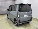 Honda SENSING装着車です。衝突を予測してブレーキをかけたり、前のクルマにちょうどいい距離で走行できる多彩な安心・快適機能を搭載した支援システムがドライバーをサポート。