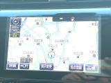 【メーカー純正ナビ】インテリアに溶け込むスタイリッシュな「専用設計」メーカーナビを装備♪視認性や操作性など基本性能にも優れ、より上質なカーライフをお楽しみいただけます。