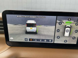 3Dビューが可能になった先進のアラウンドビューモニター。目視できないフードで隠れた路面の映像を表示したり、曲がり角などの死角を広角映像で表示したりできます。