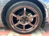 【ADVAN Racing18インチアルミホイール】外観にマッチしたアルミホイールを装着しております。各種アルミホイールや、スタッドレスタイヤも取扱いしております。是非ご相