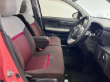 運転席も広くゆとりのある室内です