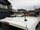 目立つキズ凹み等はありませんが、中古車という商品の特性ルーフには子キズや塗装しみがあります