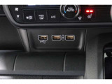スマートフォンなどの音楽再生が可能なUSB接続ジャック装備車両です♪♪♪