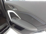 輸入車正規ディーラー店であるのはもちろんのこと、BMW保険代理店でもございます。セールスコンサルタントは保険の有資格者です。自動車保険のご相談もお任せ下さい。