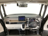【前方視界】開放的な前方視界!運転がしやすく疲れにくいです♪窓が大きく、見通しがとっても良いおクルマですよ♪