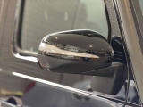 納車前整備は、メルセデスベンツ国際認定メカニックによる最新の検査ライン等の施設が充実した当社工場で入念に行います。メルセデス・ベンツの定める厳しい基準をクリアしたお車のみをご案内させて頂きます。