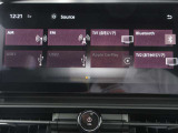 USBタイプA・タイプC・HDMI接続が可能です。Apple CarPlayやAndroid Auto連携機能もあります。Amazon Alexa搭載。携帯電話のワイヤレス充電にも対応。