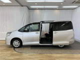 両側パワースライドドア付きだから、狭い駐車スペースなどでの 乗り降りラクラク!小さなお子さまのいるご家庭には嬉しい装備。