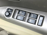 【電動格納ミラー】サイドミラーは電動格納式となっており、狭い駐車場でもキズがつくリスクを抑えられます。