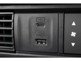 インパネトレーの下にはType-C(3A)のUSBジャックを備えています。