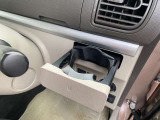 運転席ドリンクホルダーです。