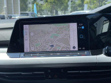 スマートフォン用アプリ[Apple CarPlay][Android Auto]対応の純正ナビ Discover Pro を装備、ラジオ、地デジTV、Bluetoothハンズフリー通話にも対応。