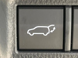 【パワーバックドア】スマートキーや運転席のボタンを押すだけでリアゲートが自動で開閉します!荷物を持っている時や、高い位置にあるバックドアを閉める際に便利な機能です♪