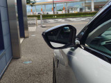 サイドミラーには後方のお車をおしらせ機能も!