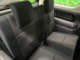後部座席も気になるようなキズ・汚れやへたり等、大きなダメージはなく、良好な状態です。
