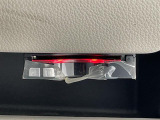 【ETC】有料道路を利用する際に料金所で停止することなく通過できる、ETC車載器(ノンストップ自動料金収受システム機器)が装備されています。セットアップを行うことで利用可能になります。