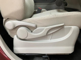 運転席は高さの調節も出来ます!