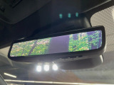 【デジタルインナーミラー】後席の大きな荷物や同乗者で後方が確認しづらい時でも安心!カメラが撮影した車両後方の映像をルームミラー内に表示。クリアな視界で状況の確認が可能です!
