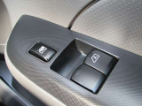ビジネスカーでも快適装備は外せません。運転席&助手席はパワーウインドウです。(挟み込み防止機能付き)。