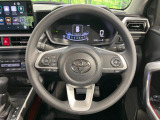 インテリアに合わせたデザインのステアリングは、運転される方のことも考え、運転しやすい形状、大きさです。是非一度、実際に触ってお確かめください。
