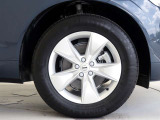 5スポーク7.5J&times;18インチシルバーアルミホイール。衝突回避・被害軽減ブレーキシステムやパイロット・アシストなど、数多くの先進安全・運転支援機能を標準装備。