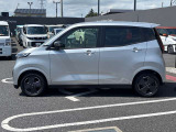 当店は照明・屋根付きスペースございますので雨天時も安心して現車確認が可能です。
