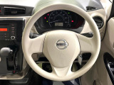 インテリアに合わせたデザインのステアリングは、運転される方のことも考え、運転しやすい形状、大きさです。是非一度、実際に触ってお確かめください。