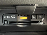 ◆【ETC2.0(DSRC)】ETCカードを挿入すれば料金所はノンストップで通過できます。ETC限定の割引や、高速道路の情報提供サービスを利用できます。