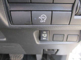 アイドリングストップ機能付です。特別な操作をしなくても、普段通りの運転をするだけで、エコドライブができる機能です。OFFボタンがありますので、必要に応じて使い分けてください。