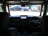 視界は広くスッキリとしていて運転しやすくなっております。