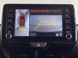 全周囲カメラシステムですモニターで全周囲の確認やガイド線の表示でバックでの車庫入れも安心です。