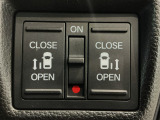 【両側パワースライドドア】両側がパワースライドドアになっており、運転席のスイッチやスマートキーでも開閉が可能です!開口部も広いので乗り降りも楽々♪
