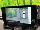 【パノラミックビューモニター】専用のカメラにより、上から見下ろしたような視点で360度クルマの周囲を確認することができます☆死角部分も確認しやすく、狭い場所での切り返しや駐車もスムーズに行えます。