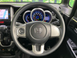 【ステアリングスイッチ】運転中、前方から目線をそらすことなく、オーディオ等の操作が可能な便利機能!安心&快適なドライブを演出してくれます♪