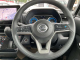 【プロパイロット】高速道路走行時にアクセル・ブレーキ・ステアリングを車両が制御する事で、渋滞時のイライラやロングドライブのストレス軽減に繋がります。運転支援システムとしてご利用頂けます。