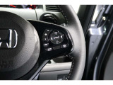 Hondaセンシングの機能のひとつ、アダプティブクルーズコントロール付!アクセルから足を離しても設定したスピードと前車との車間を保ち走行してくれます!車線維持もアシスト☆高速道路で疲労軽減ですね☆