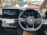 開放的で周囲が広く見渡せる運転席は車両の感覚がつかみやすくて安心安全です♪雨の日も視界良好、油膜や汚れの付着を防止するウィンドウ撥水の施工も承ります♪フロントガラスだけでなく、全ガラスに施工可能です☆