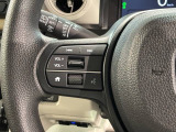 ステアリングにオーディオ操作スイッチが付いています。オーディオ画面に直接タッチしなくても操作が出来ますので、運転に集中できます。