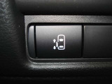 左側電動オートスライドドア付き!!運転席のスイッチでも開閉可能です♪重い荷物を持っている時や、雨の日に重宝します!小さいお子様がいても巻き込み防止機能や手動のみに切替も出来ますので安心です♪