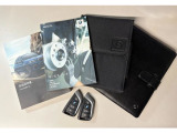 ■禁煙車 ■新車時保証書 ■取扱説明書 ■ディーラー点検記録簿(R01、02、07) ■点検記録簿(R04、05) ■スペアキー