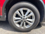 【タイヤ・ホイール】 純正17インチアルミホイール タイヤサイズ《225/65R17》になります。
