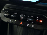 エンジン始動、シフトボタンはトグルスイッチ式になります。ドライビングモードを切り替えるMINI エクスペリエンスモードも付いており、運転を盛り上げます。
