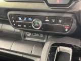 運転席側にはシートヒーターが付いています!寒い日に便利な装備ですね。