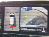 アラウンドビューモニター。上空から見下ろしているかのような映像を映し出して、駐車をスムースにアシストします。